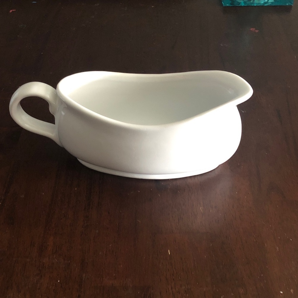 π Threshold Ceramic Gravy Boat with Handle - Picture 3 of 4